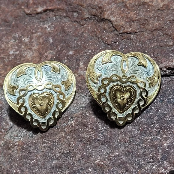 Vintage Western Floral Ornate Heart Earrings. - Picture 7 of 7